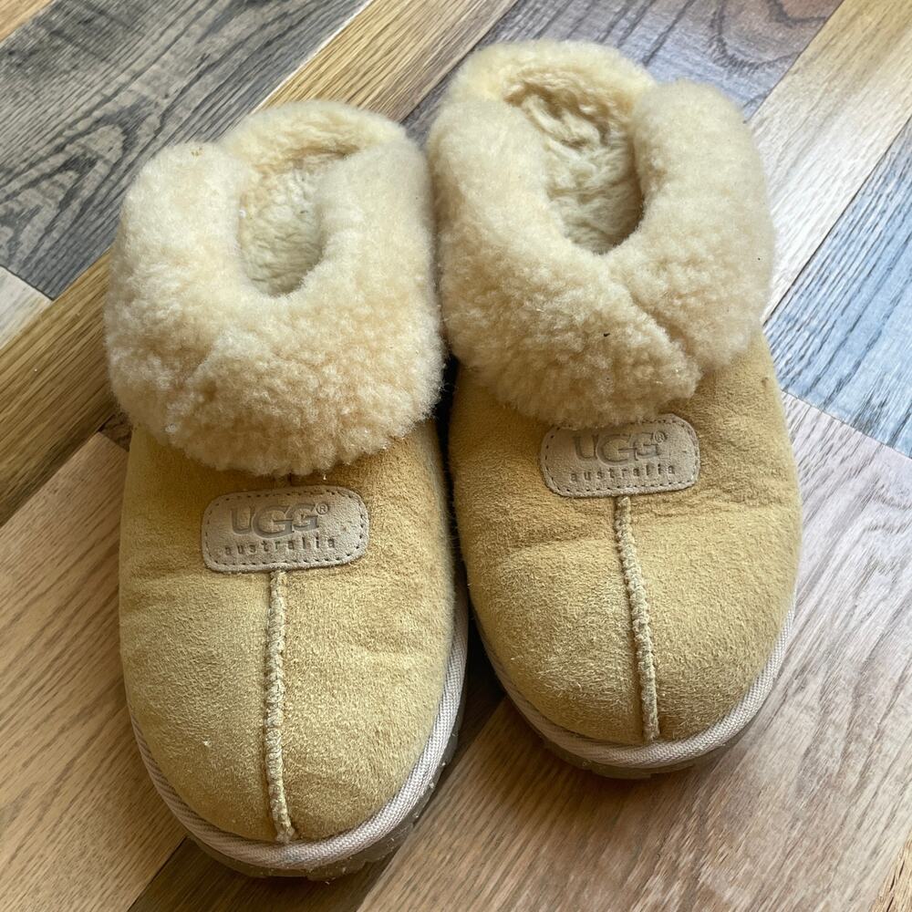 UGG Australia Women's 9 Tan Suede Sheepskin Slip On Clog Slippers F8007H